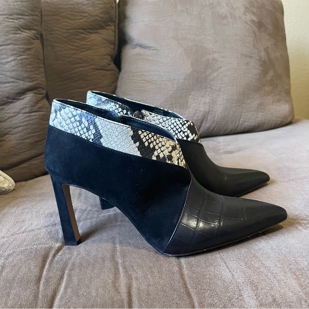 Vince Camuto Sempren Snake Skin Ankle Bootie Size 8